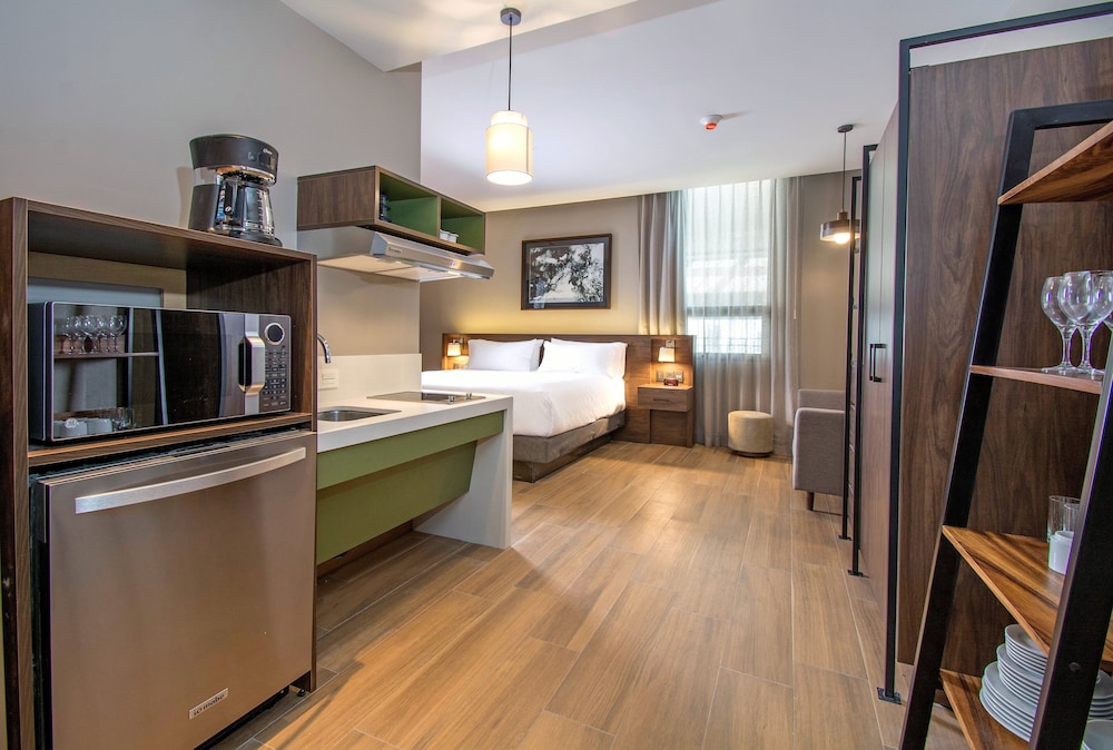 Staybridge Suites Guadalajara Novena 12/77
