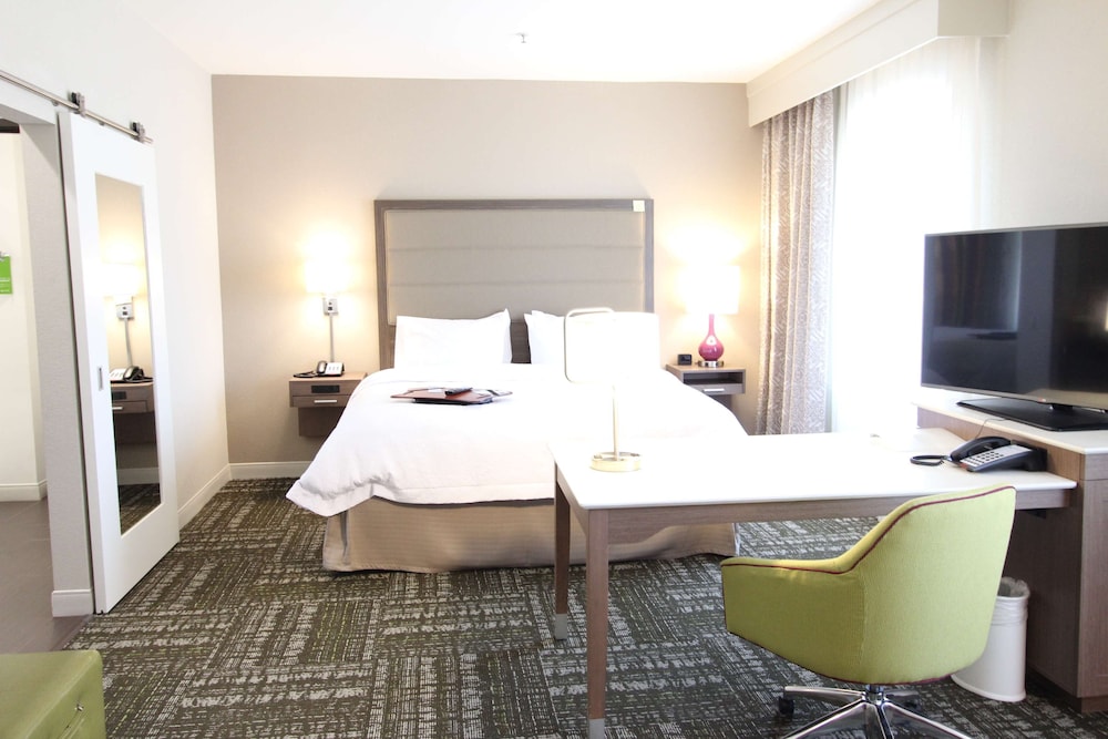 Hampton Inn Suites Dallas Market Center 63/75
