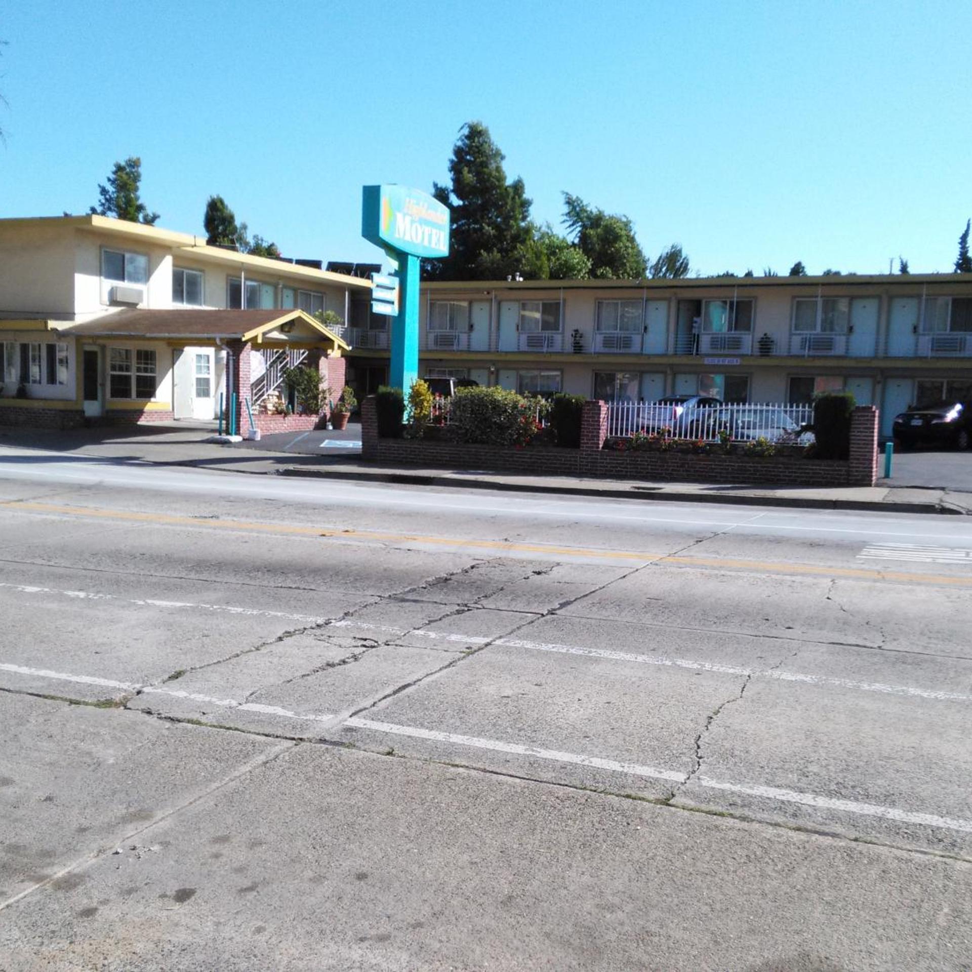 Highlander Motel 43/56