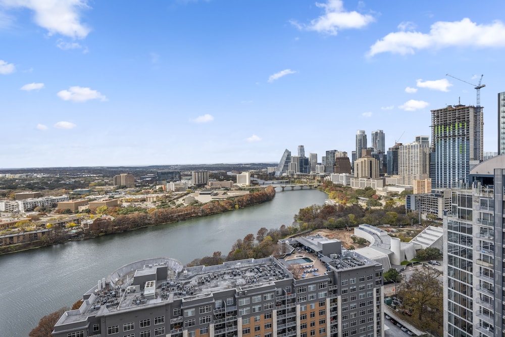 Austin Condo Hotel 46/49