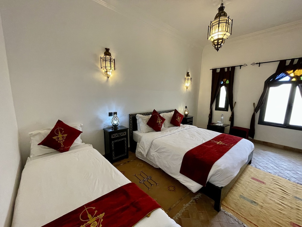 غرفة عائلية بسرير كوين وسريرين منفصلين بإطلالة على الفناء بغرفة نوم واحدة، Riad Dar Foundouk & Spa 4/10