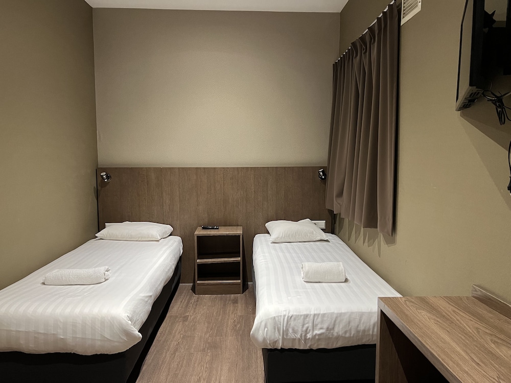 Aston City Hotel 37/45