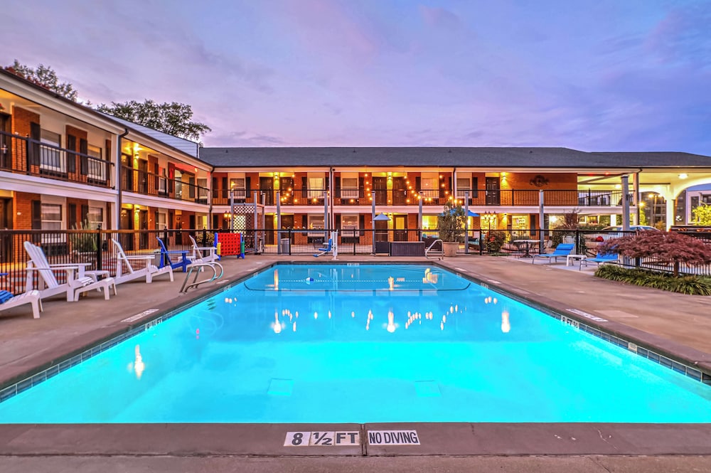 The Guest Lodge Gainesville 3/50