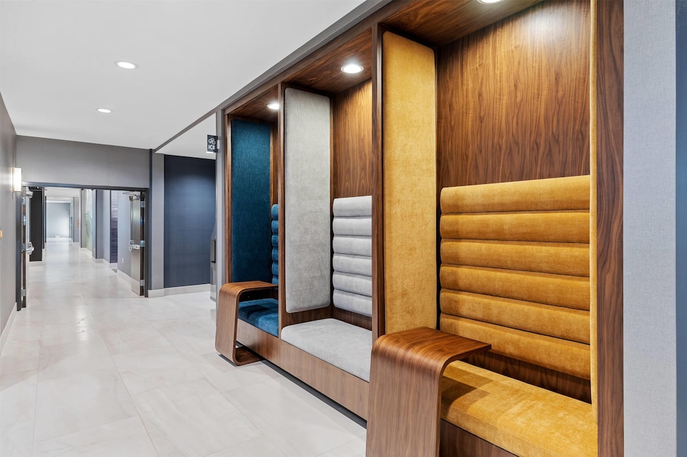 La Quinta Inn and Suites by Wyndham La Habra 31/60