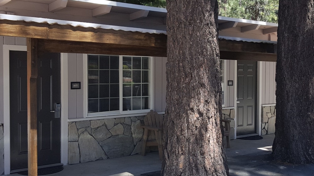 Emerald Bay Lodge 40/40