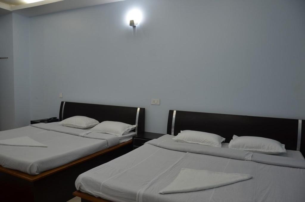 Deluxe, Quadruple, 2 Double Beds