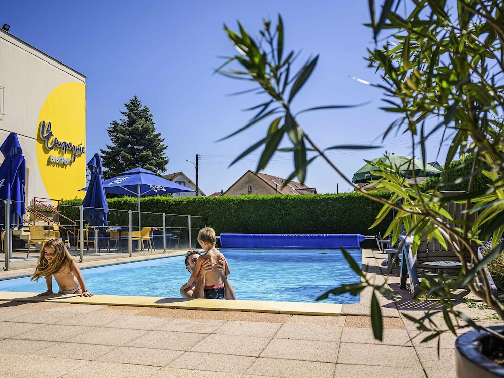 swimming pool spa