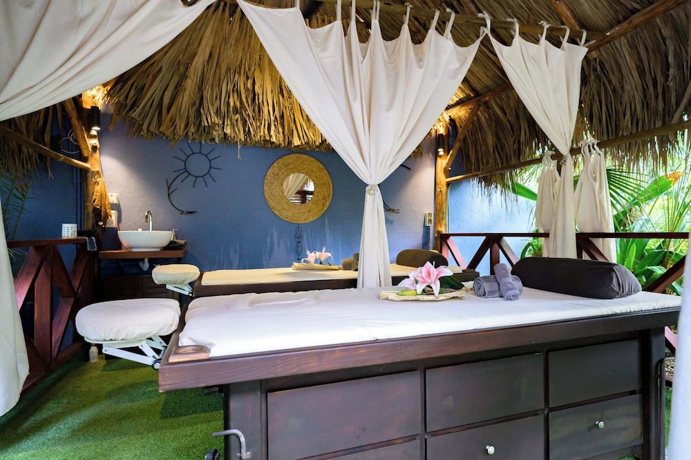 Scuba Lodge & Ocean Suites 12/76