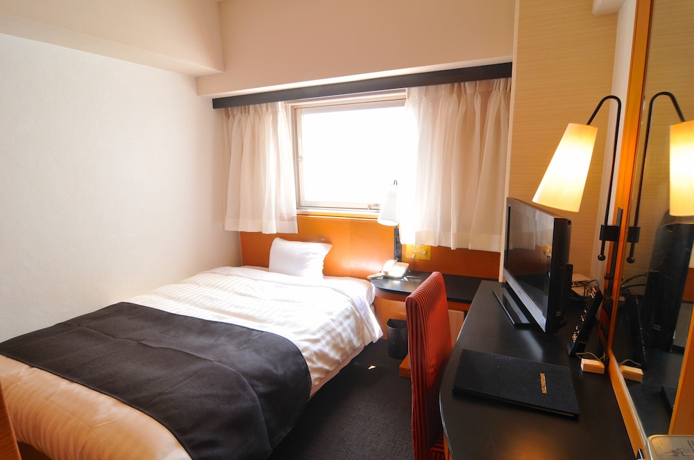ROOM, SINGLE, SMOKING