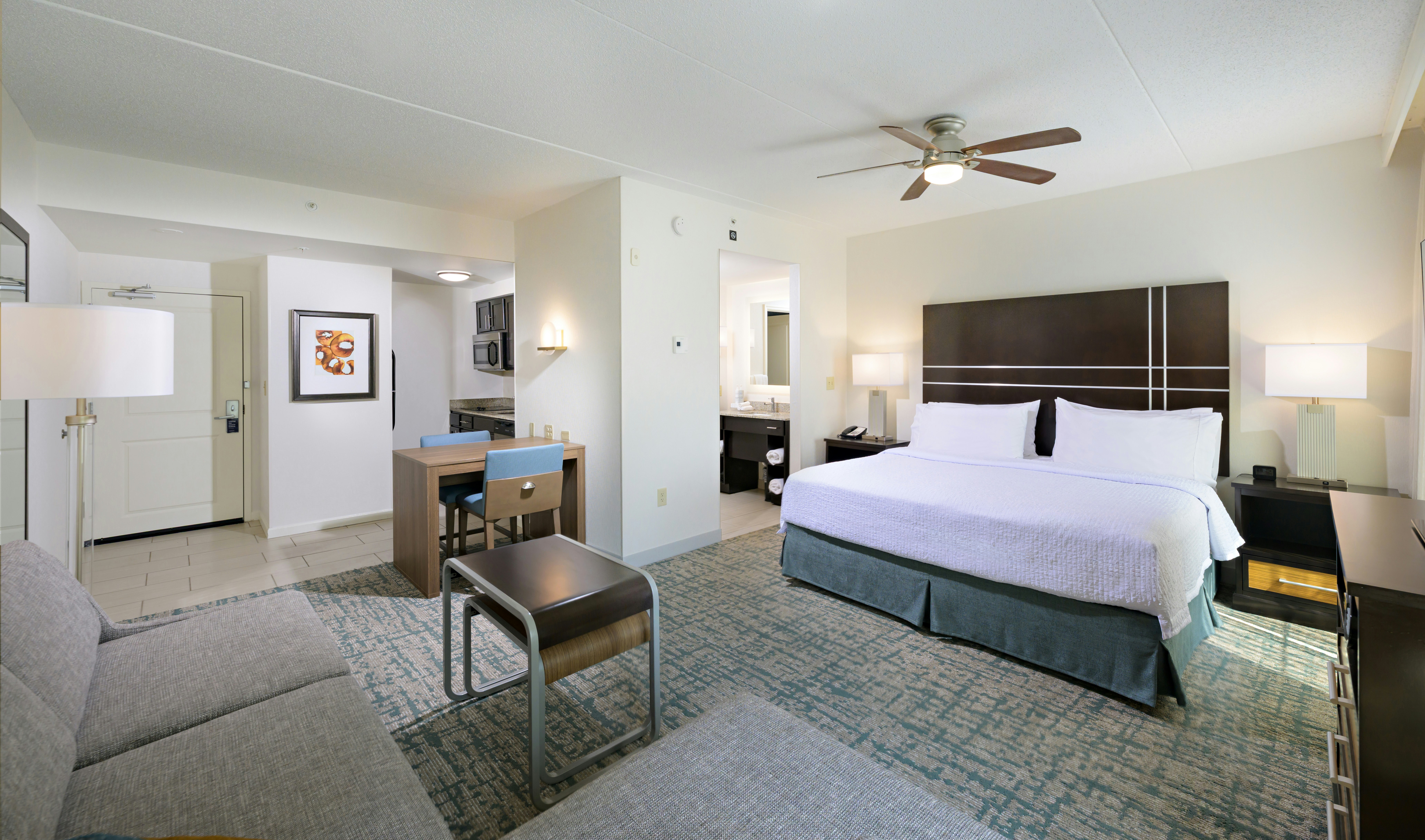 STUDIO, KING BED, ACCESSIBLE