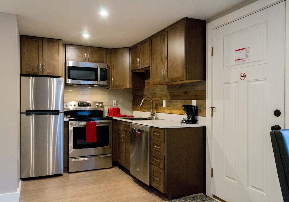 Lake Placid Inn: Residences 9/73