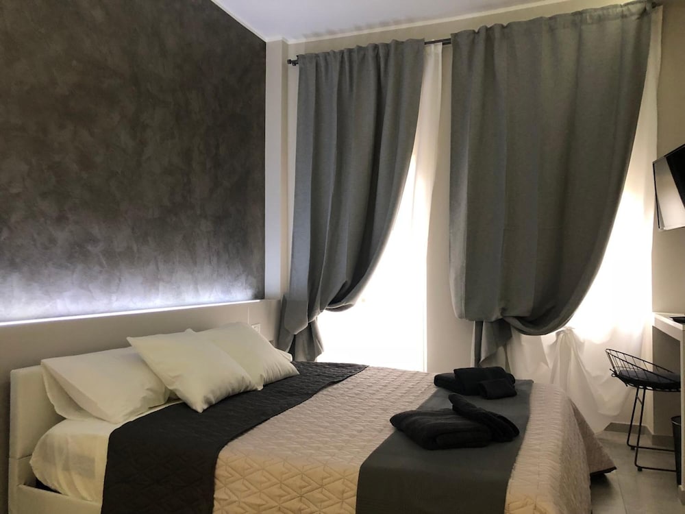 Turin Central Rooms 5/18