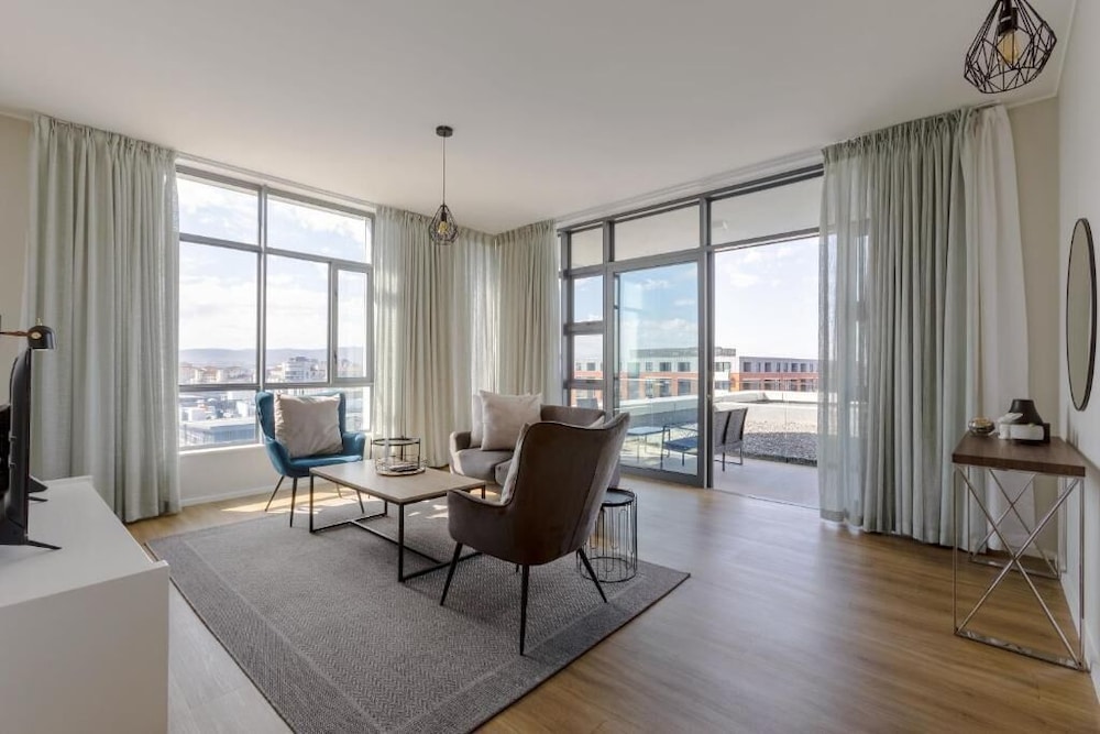 Axis Luxury Apartments 16/25