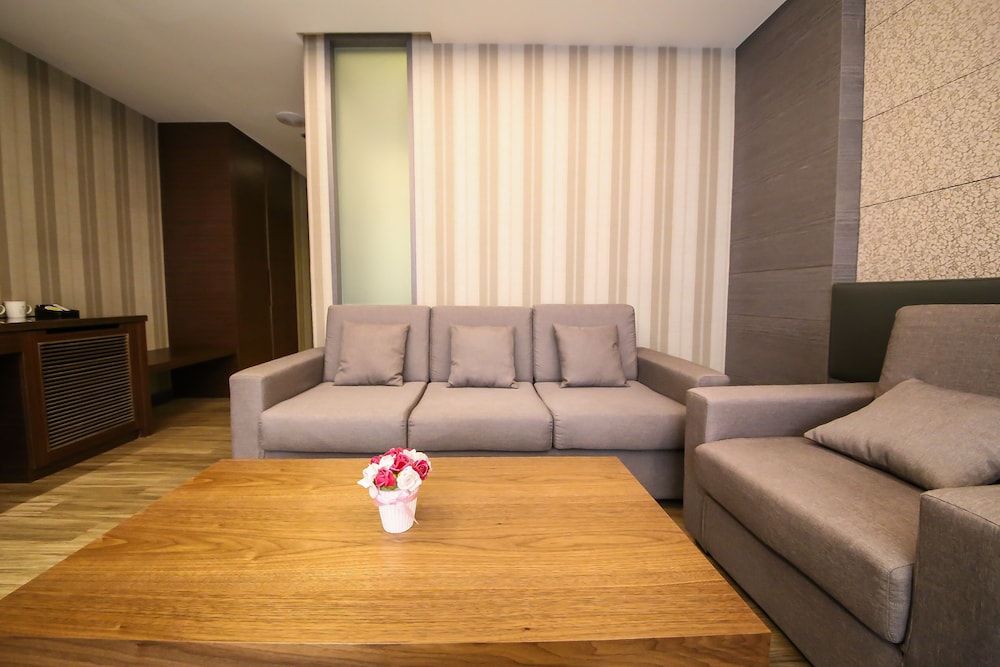 Talmud Tainan Suites 48/65