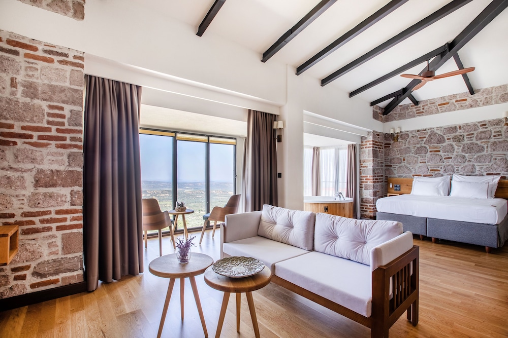 Marlo Ayvalik +12 Adult Only 14/50