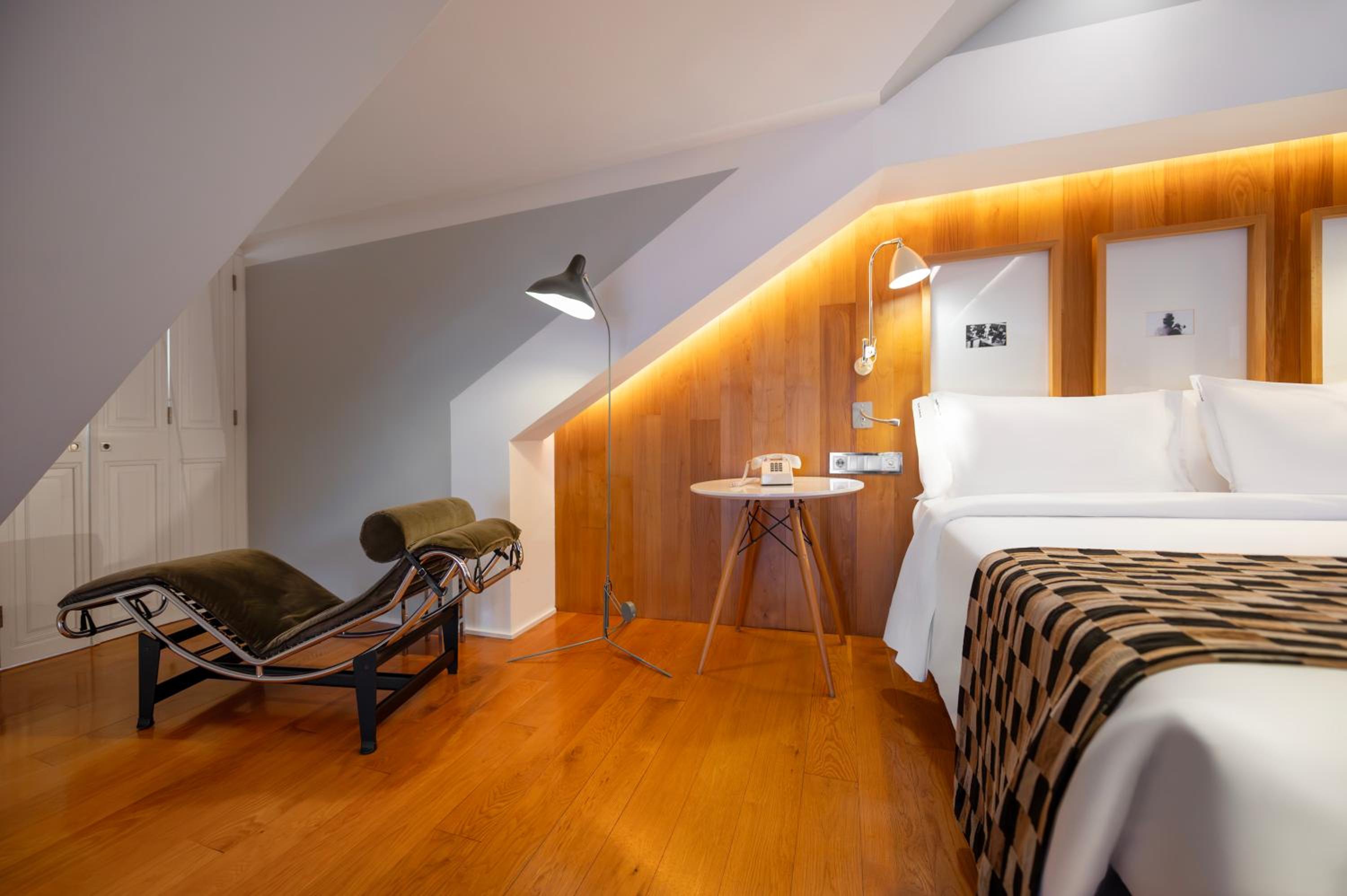 Suite, King Bed, Castle View