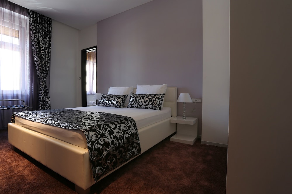 Starlight luxury rooms 15/50
