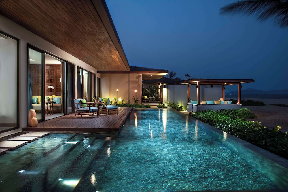 swimming pool spa