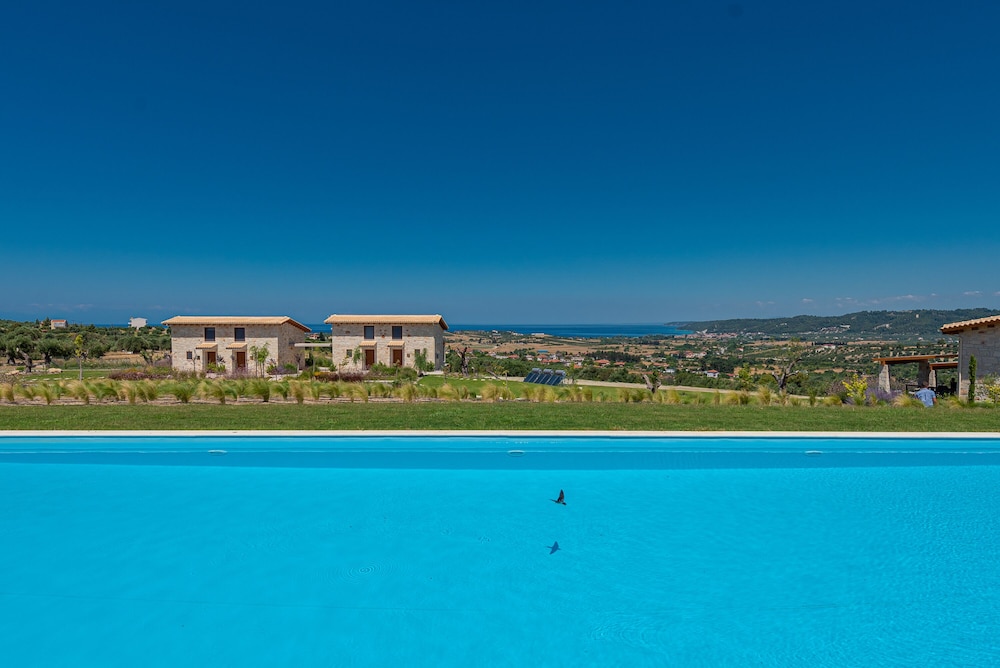 Mint Retreat Suites 37/42