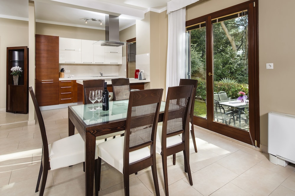 THE RESIDENCE 49/71