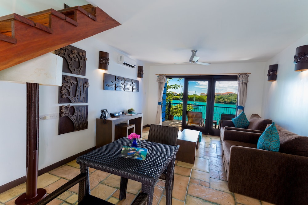 True Blue Bay Resort 48/75
