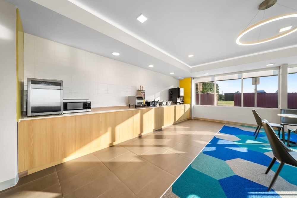 Microtel Inn and Suites by Wyndham Prattville Montgomery 9/50