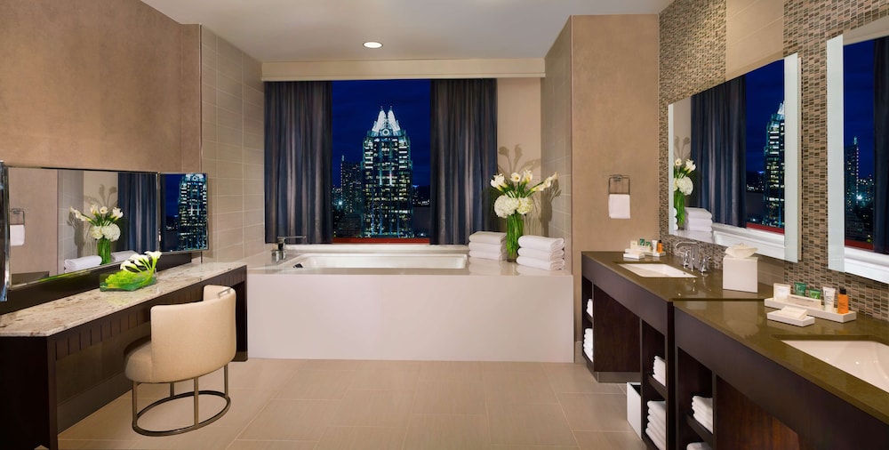 Hilton Austin 42/57