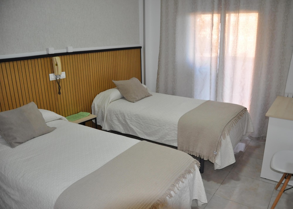 Hostal Ramón Y Cajal 21/50