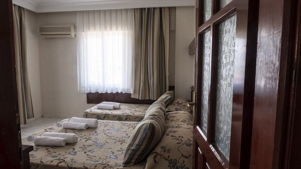 Side Spring Hotel 29/46