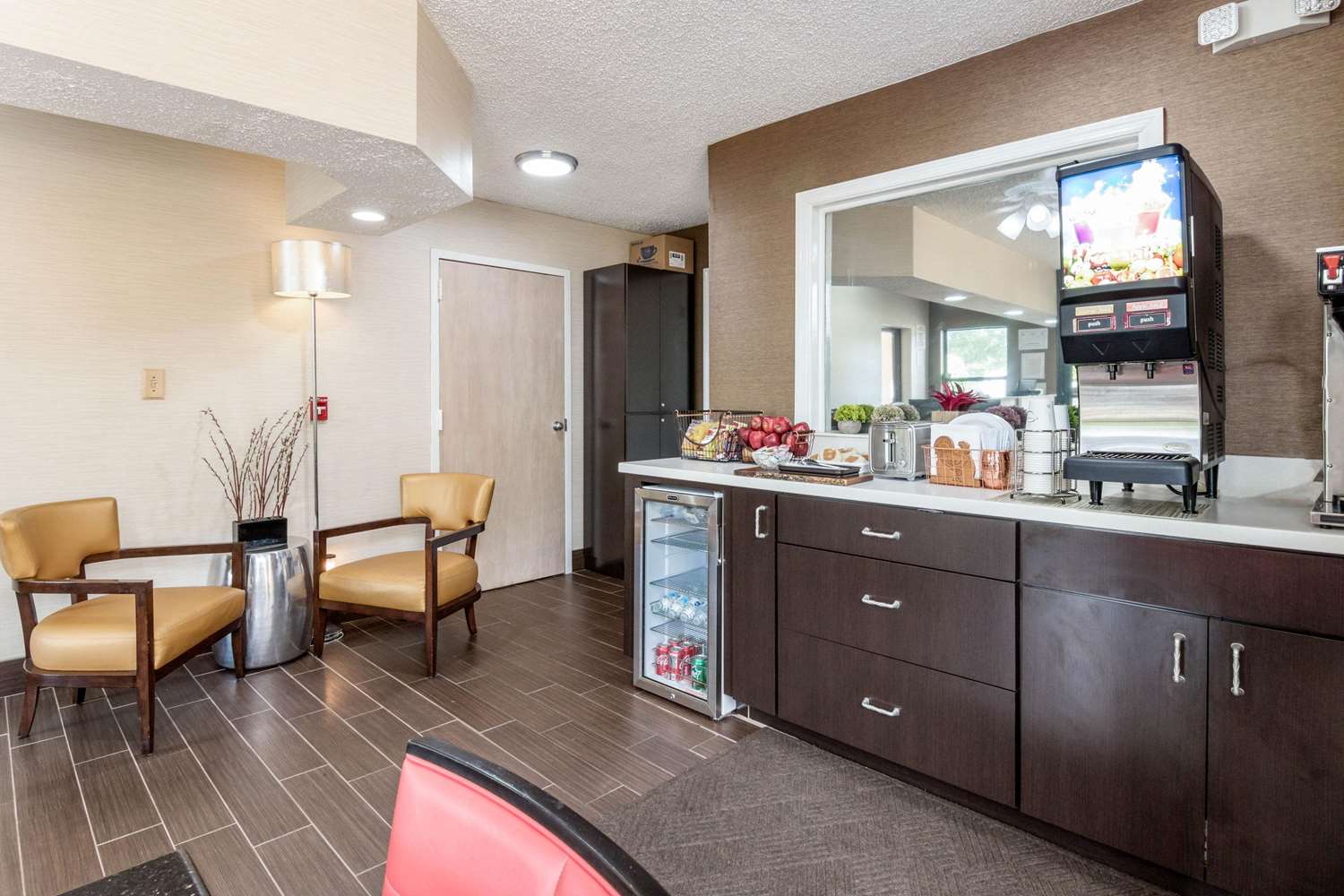 Econo Lodge Gainesville Downtown Area 33/33