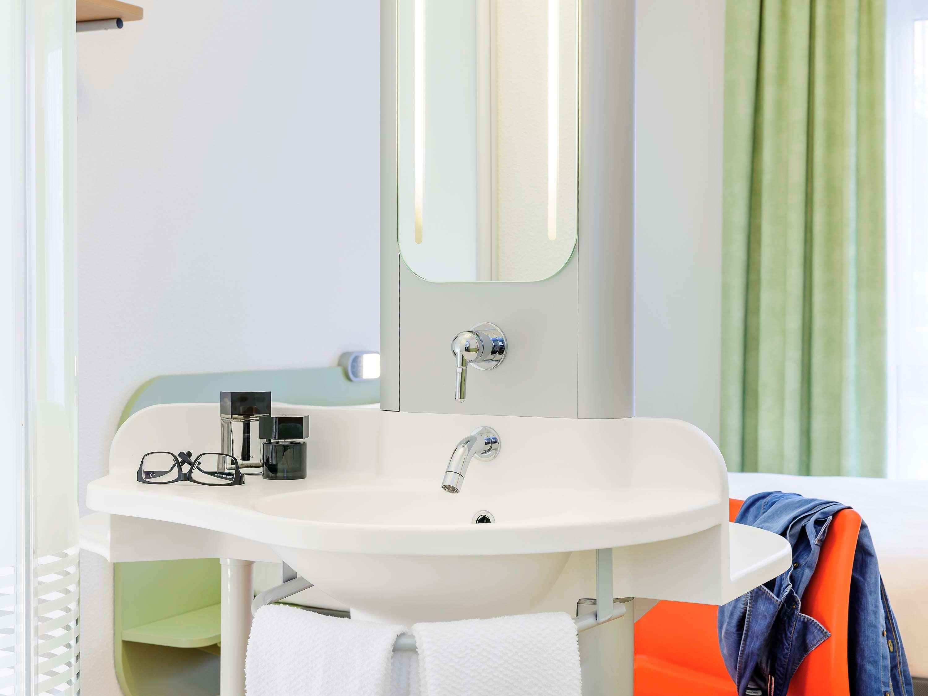 غرفة قياسية بسرير مزدوج وسرير بطابقين، Hotel Ibis Budget Bamberg 3/3
