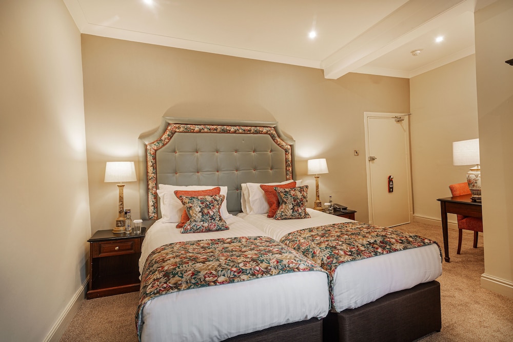 Classic, Twin Beds