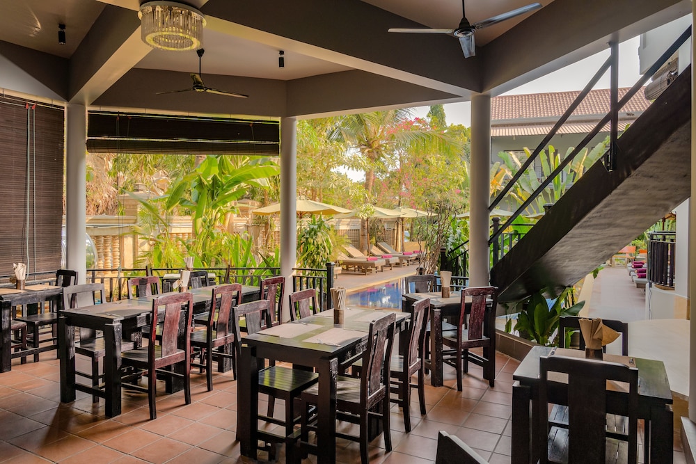 Reveal Courtyard in Reveal Angkor 41/60