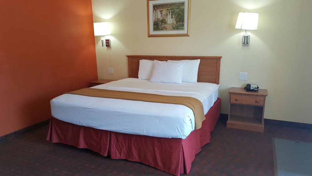 Travelodge by Wyndham Lubbock 16/32