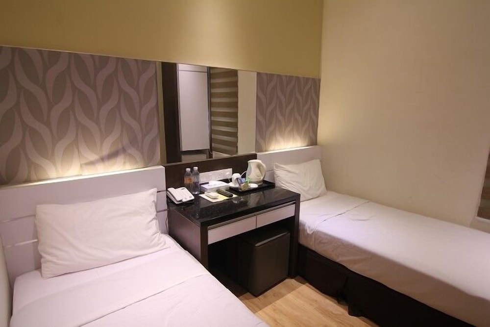 The V Hotel 16/30