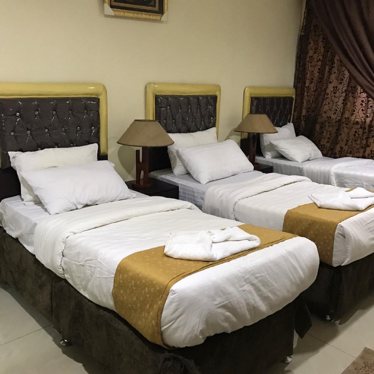 Room, Quintuple