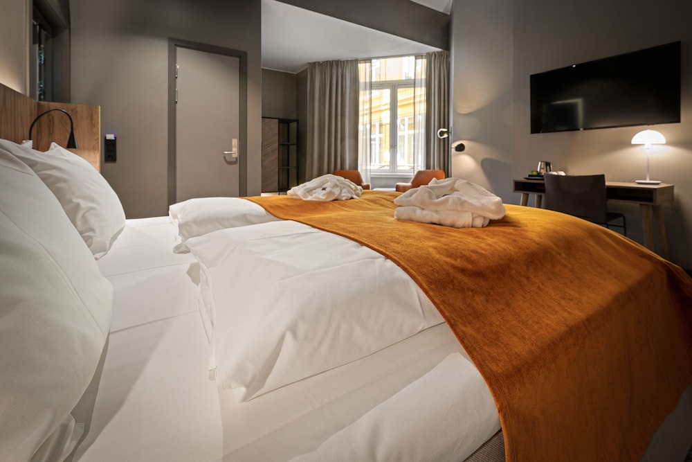 SUPERIOR, DOUBLE BED