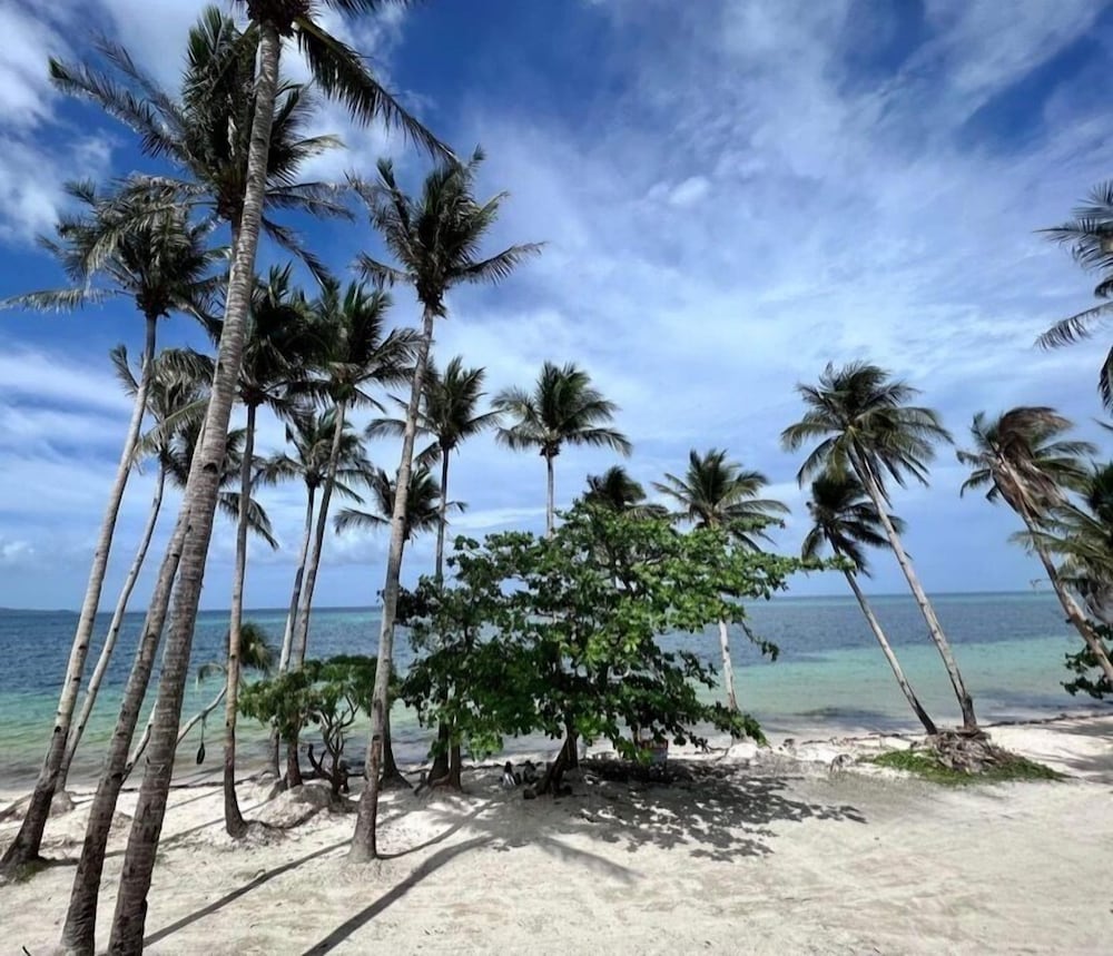 Banana Bay Boracay 56/63