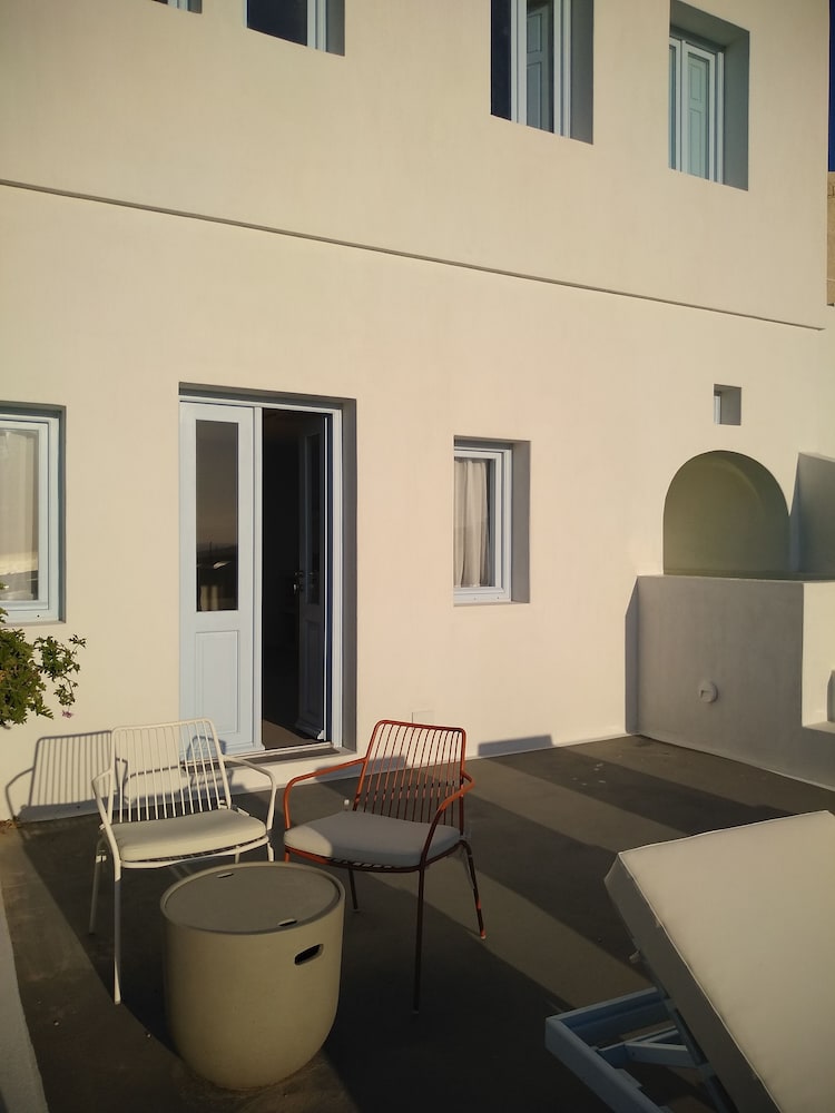 Sol Mate Suites 16/27