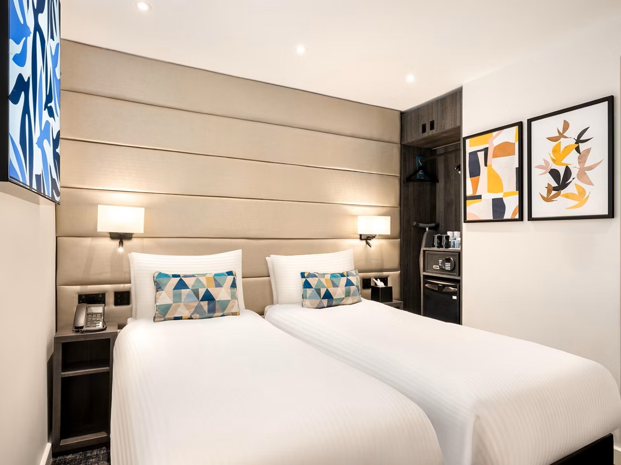 Room, Twin Beds, No Window