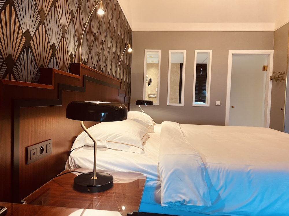 Gatsby Hotel 18/50