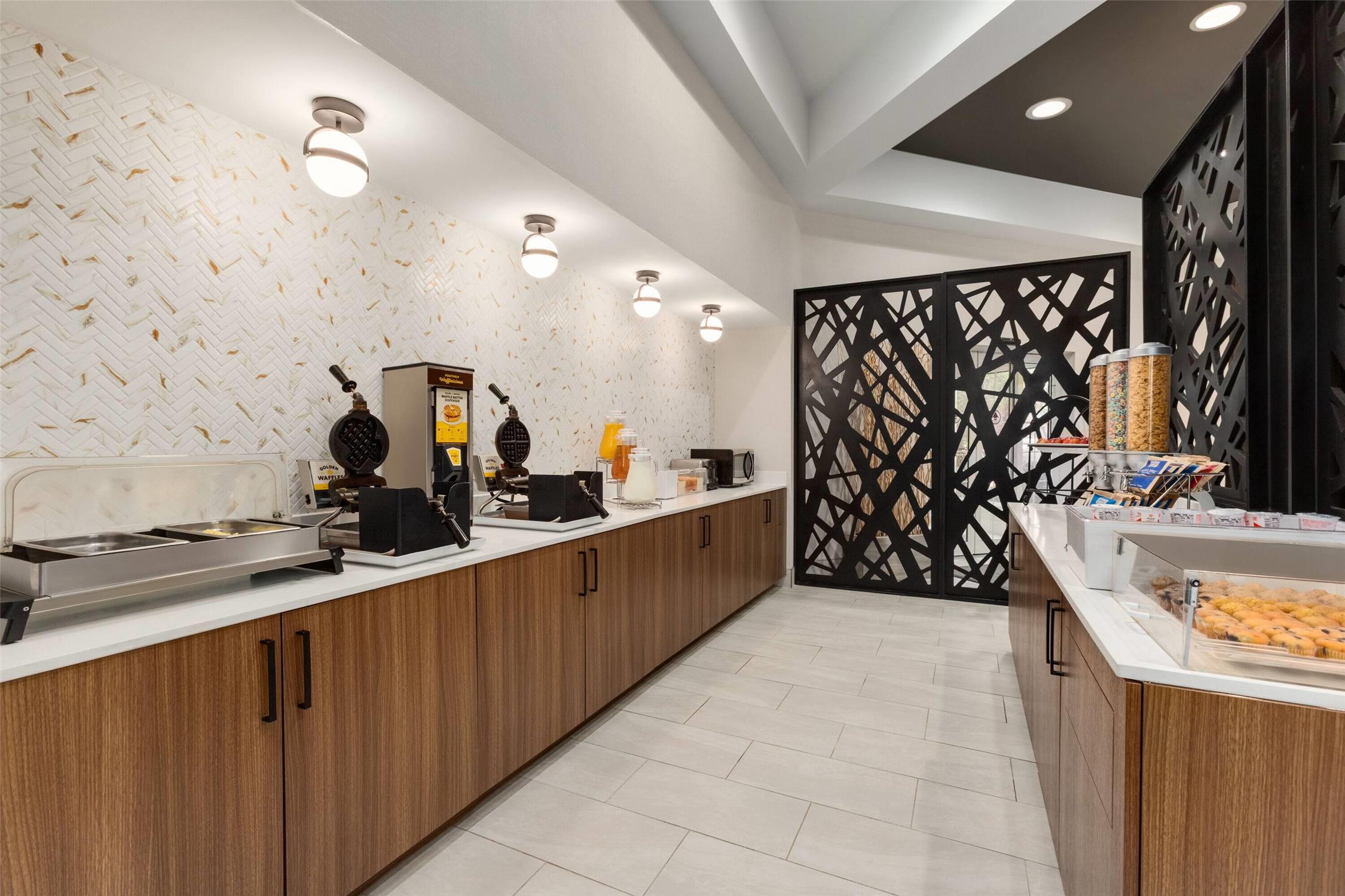 La Quinta Inn & Suites by Wyndham Dallas Arlington South 15/66