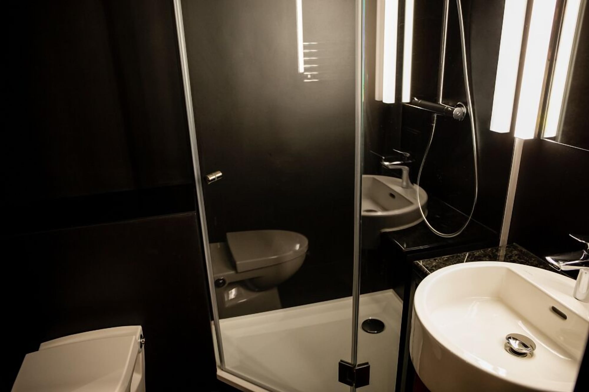 SUPERIOR, SUITE