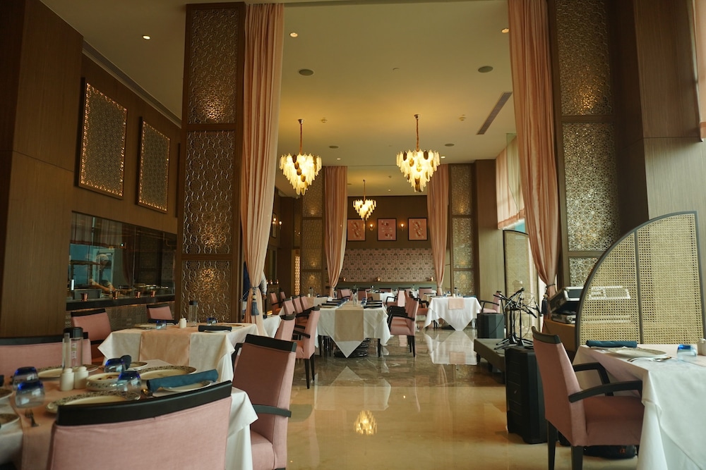 Novotel Visakhapatnam Varun Beach Hotel 58/75