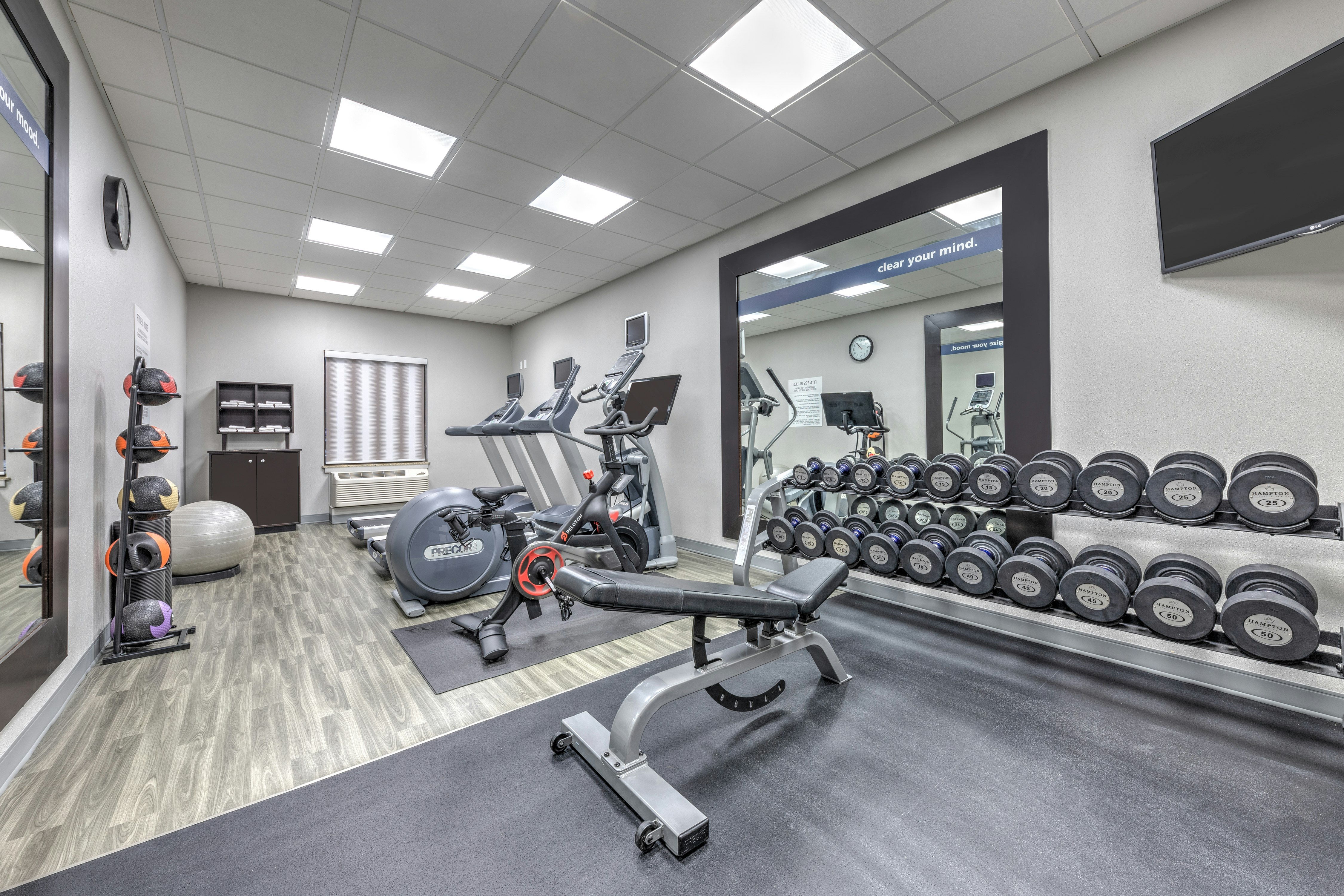Hampton Inn and Suites Lake Jackson-Clute 26/41