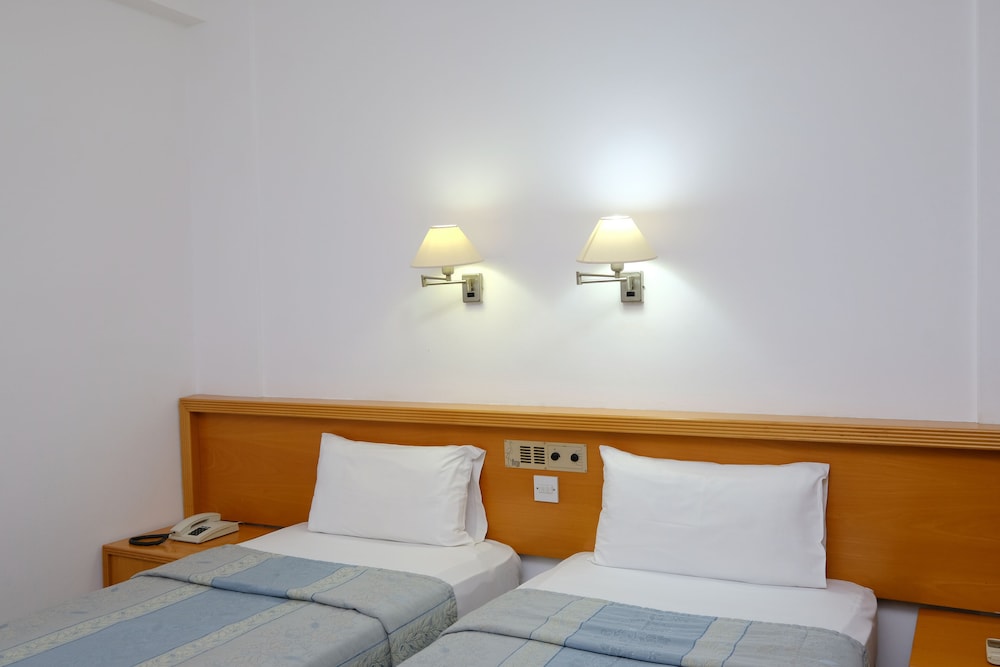 Flamingo Beach Hotel 20/35
