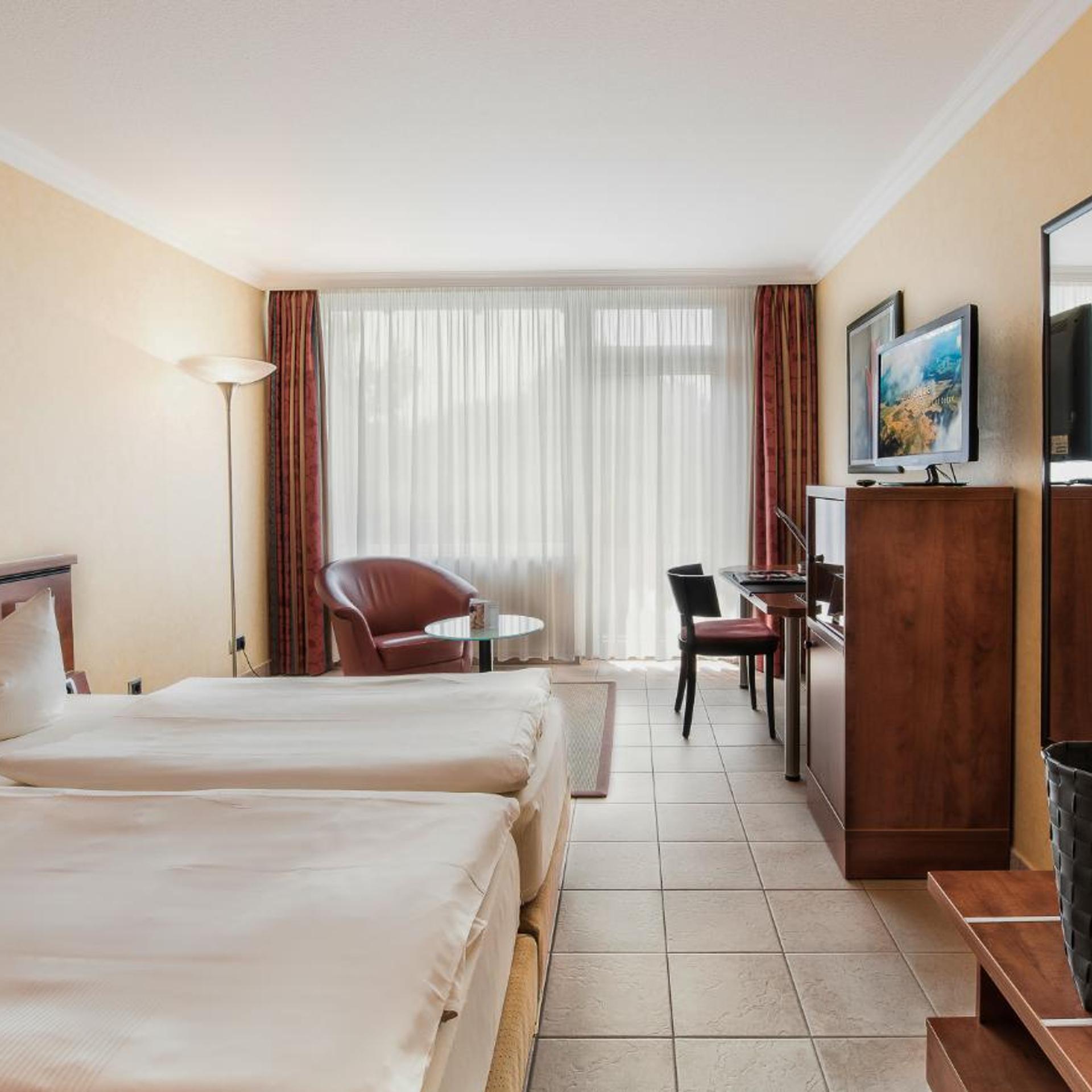 غرفة قياسية بسرير مزدوج، Hotel Vierjahreszeiten Iserlohn 3/6