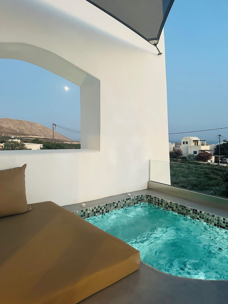 White Harmony Suites 34/69
