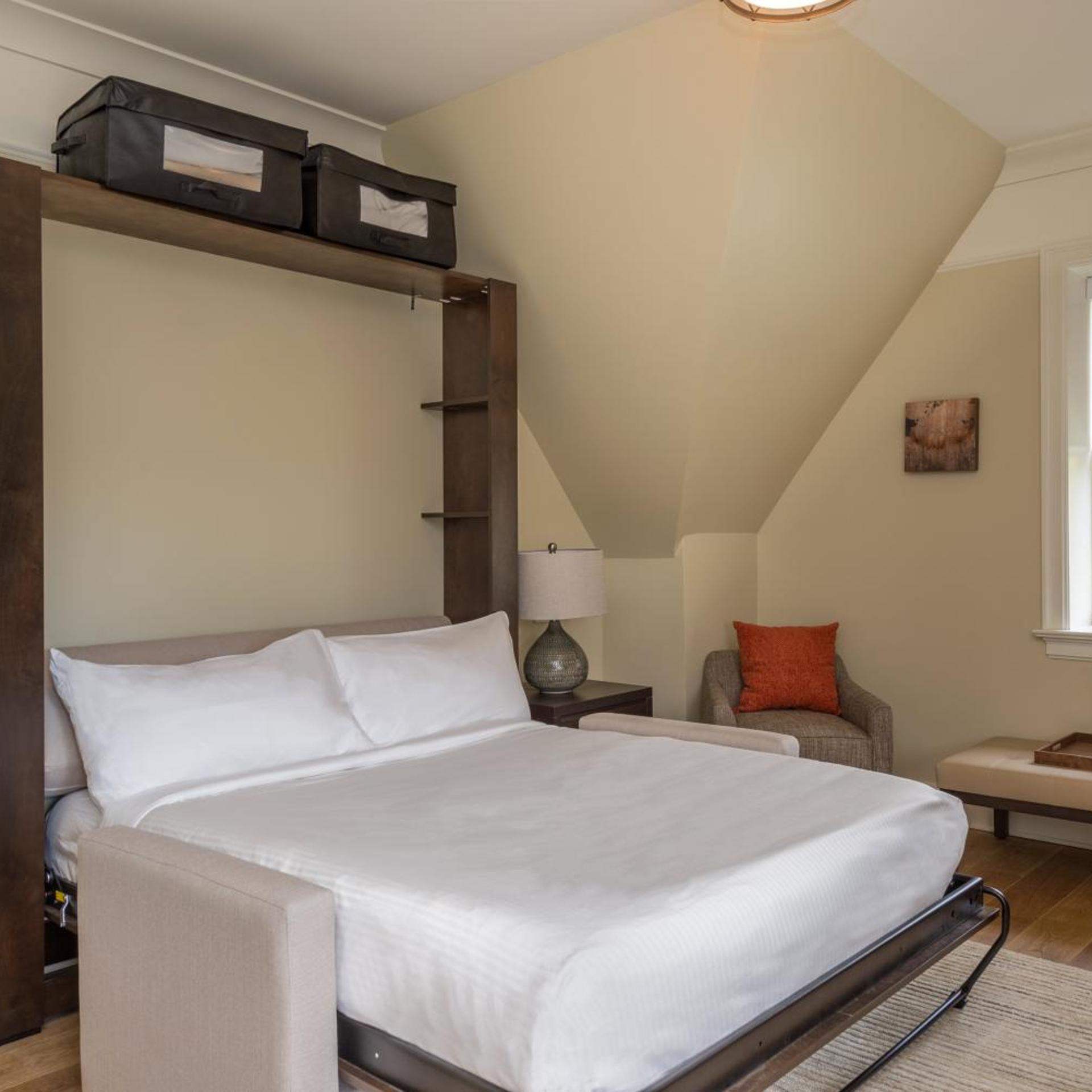 Superior, Queen Bed