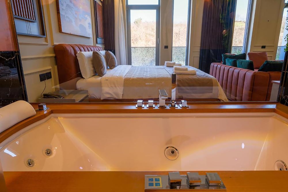 Royal East Resort 34/64